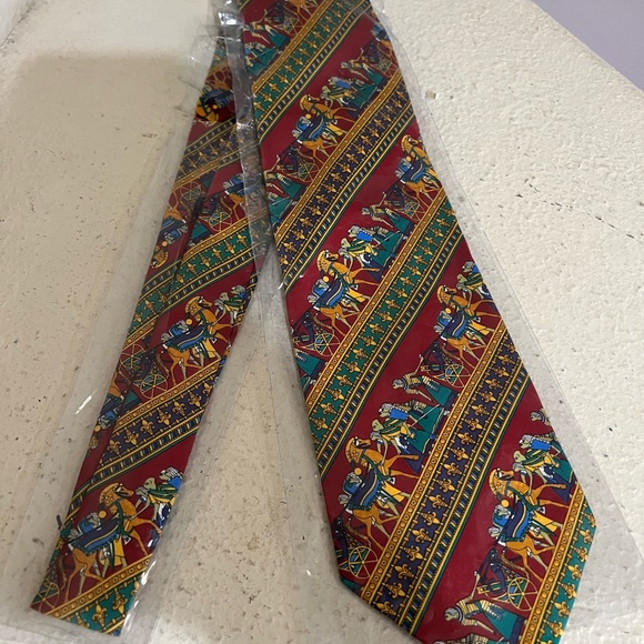 100% Pure Silk Made In Italy Equestrian Knight ALL OVER Print Silk Tie Red Gold - Picture 4 of 10